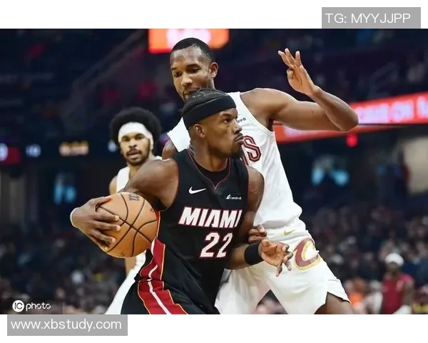 吉米巴特勒带领热火队重返巅峰展现领袖魅力与团队精神