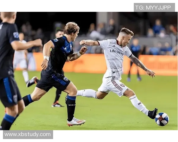 皇家盐湖城与竞技队的精彩对决展现足球魅力与团队精神的巅峰较量